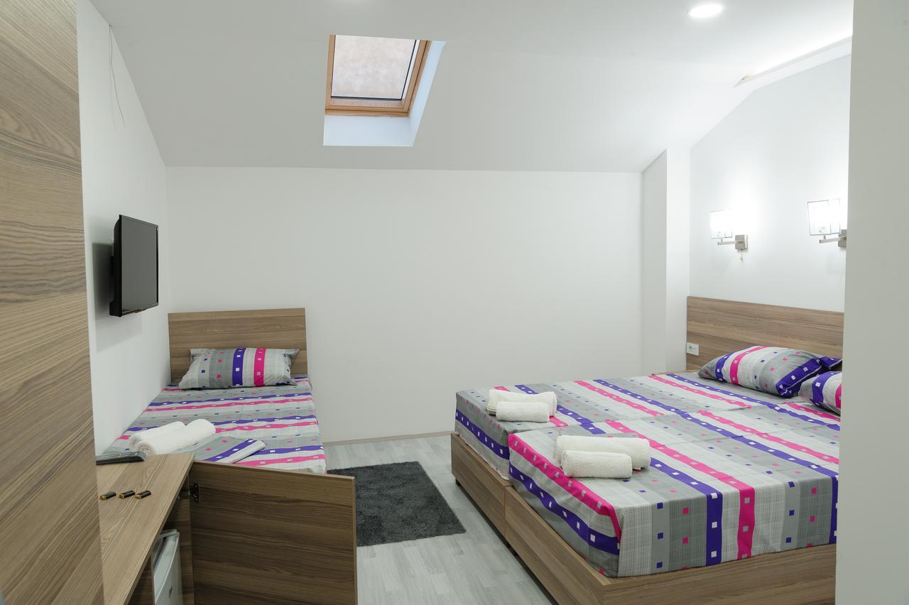 Atina Lux Hostel Leskovac  Exterior photo